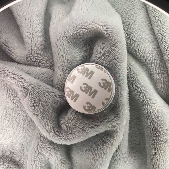 Yellow butterfly phone grip - Picture 6 of 8